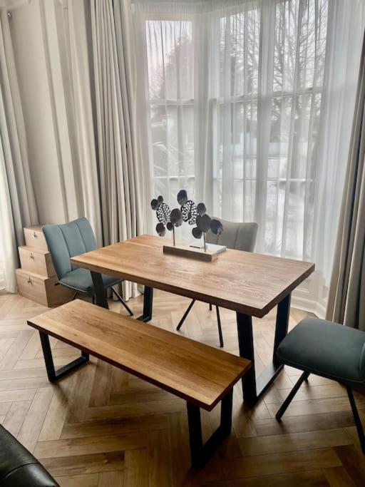 Whitehall, Thomas Turnbull Flat 3 Beautiful Apartment In Georgian House วิทบี ภายนอก รูปภาพ
