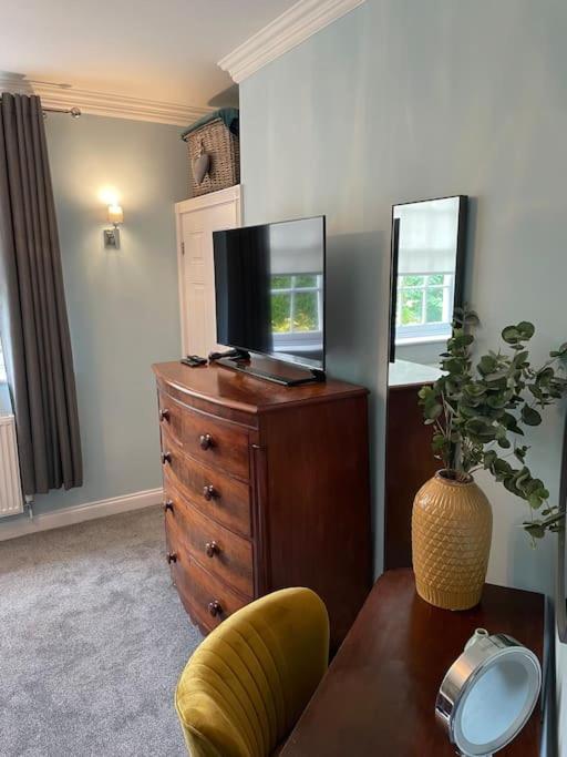 Whitehall, Thomas Turnbull Flat 3 Beautiful Apartment In Georgian House วิทบี ภายนอก รูปภาพ