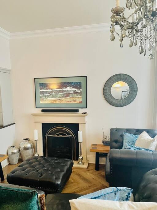 Whitehall, Thomas Turnbull Flat 3 Beautiful Apartment In Georgian House วิทบี ภายนอก รูปภาพ