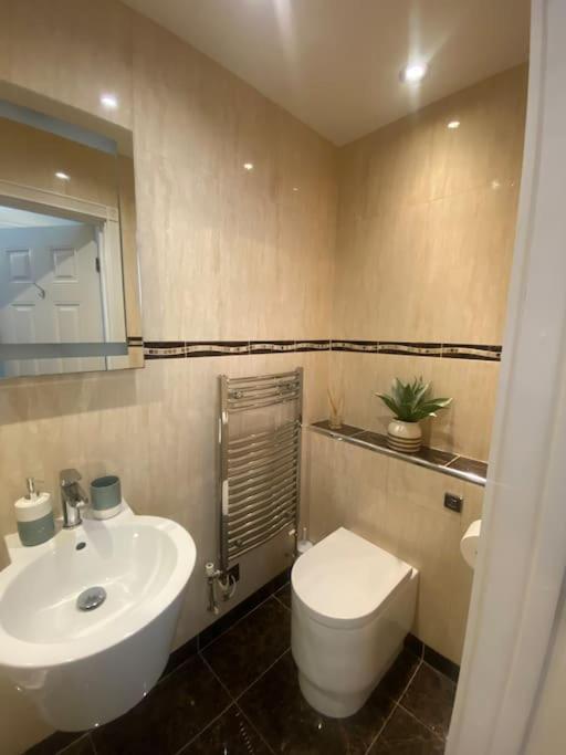 Whitehall, Thomas Turnbull Flat 3 Beautiful Apartment In Georgian House วิทบี ภายนอก รูปภาพ